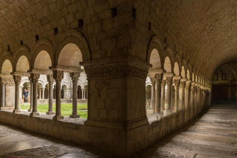 Descubre Girona y Figueres – Historia Medieval y Arte de Dalí en un Solo Día